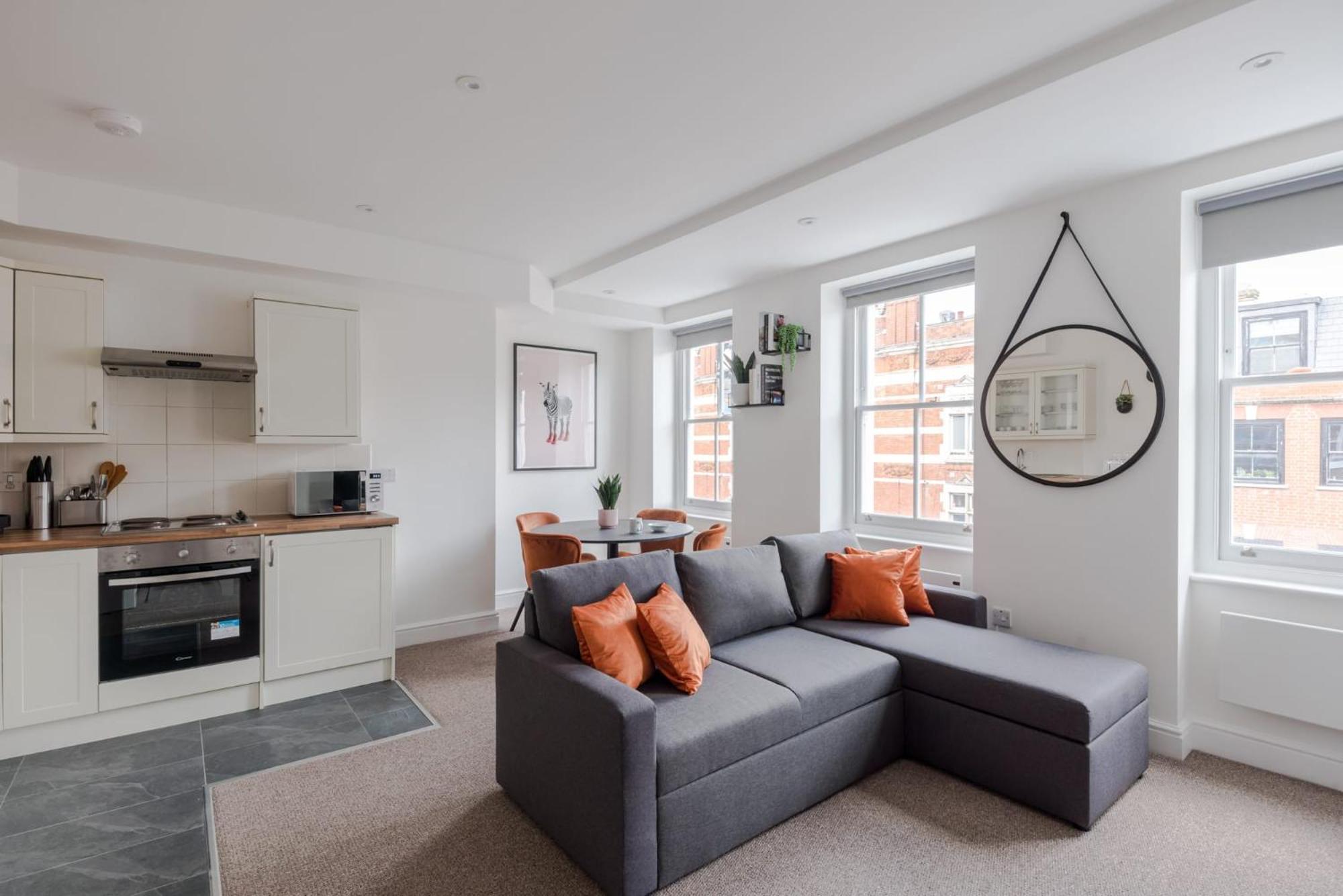 The Vanity Affair - Fitzrovia - By Frankie Says Londres