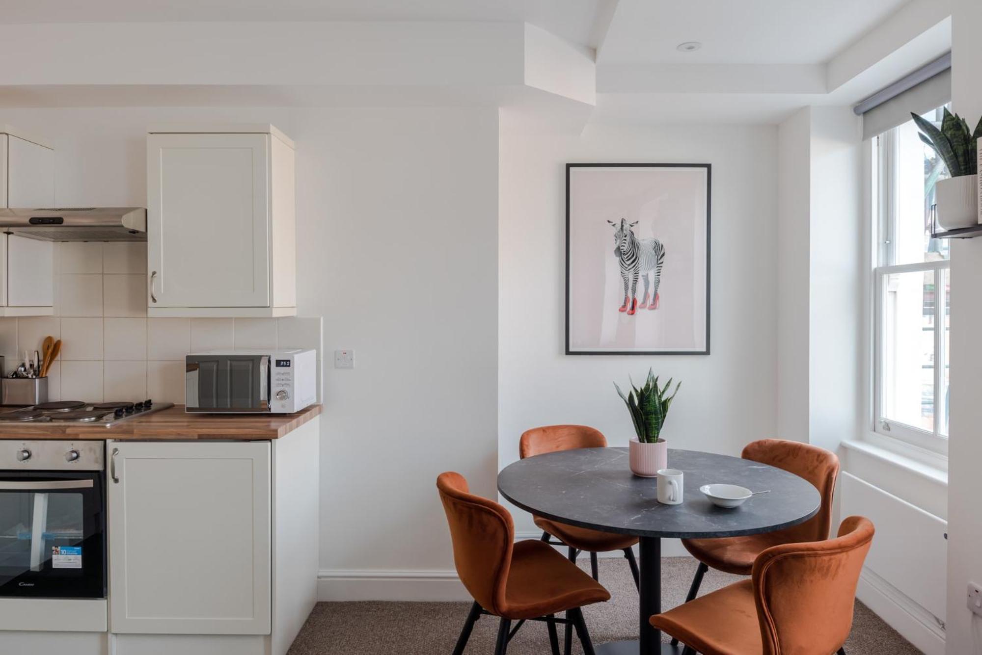 The Vanity Affair - Fitzrovia - By Frankie Says Apartamento